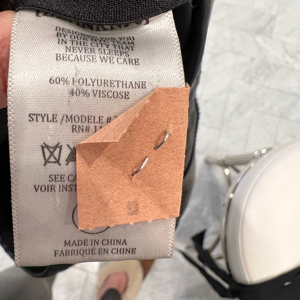 BLANK NYC Vegan leather black skinny leggings size 27 - Picture 6 of 15